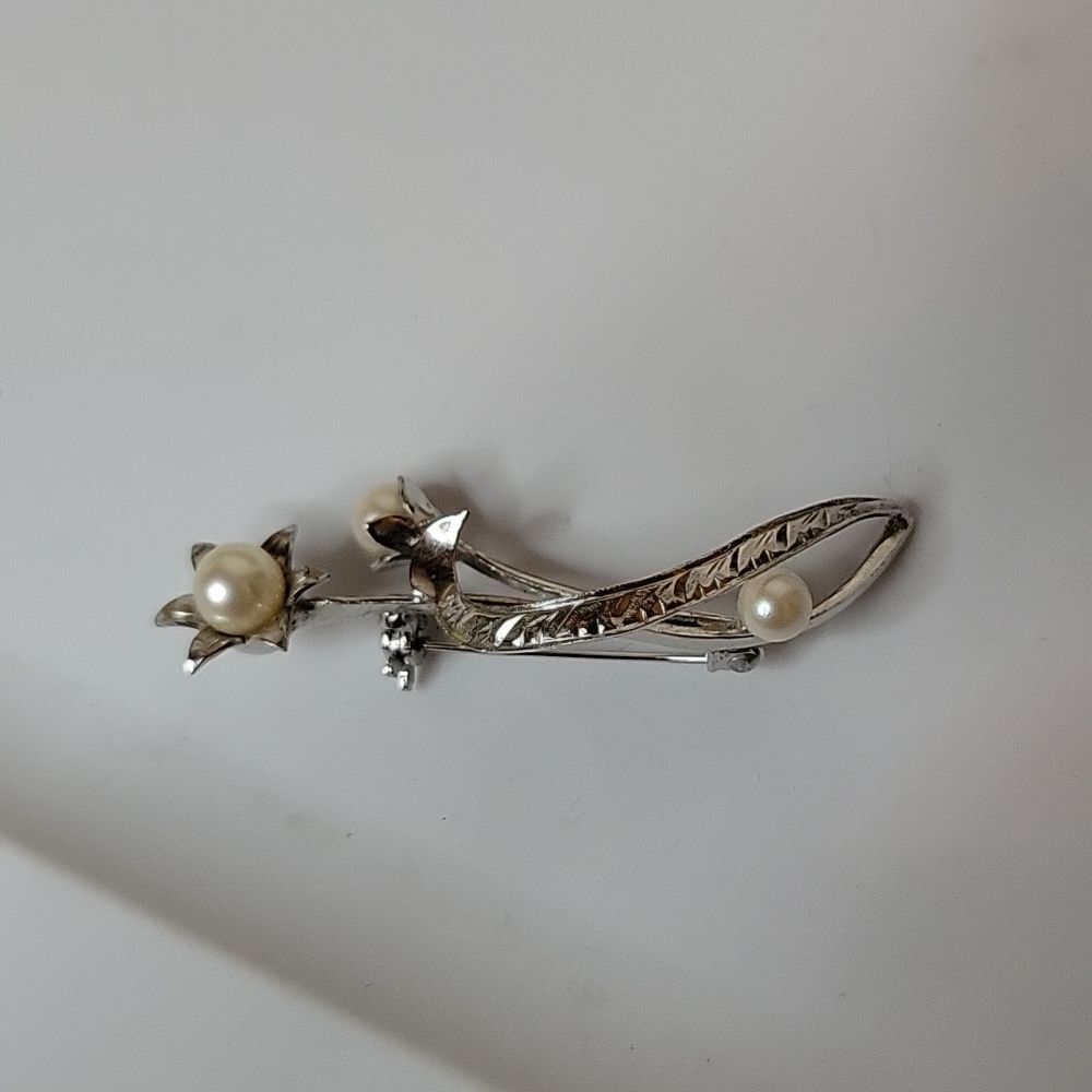 Silver Flower Brooch with Pearls - Vintage, Retro